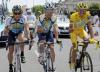 Mark Cavendish nyerte a prizsi befutt, Contador a srga trik
