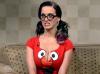 Katy Perry mlyen dekoltlt Angry Birds plban Illetve mgsem br a forrs Angry Birds plknt emlti s hasonlt is ez mgis inkbb Muppets pl