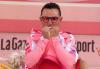 Joaquin Rodrguez tvette a rzsaszn trikt a Giro d'Italia 10. szakasza utn (fot: Roberto Bettini)