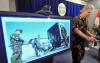 A magyar katonk ltal hasznlt tzszersz-robot fotja a sajttjkoztatn